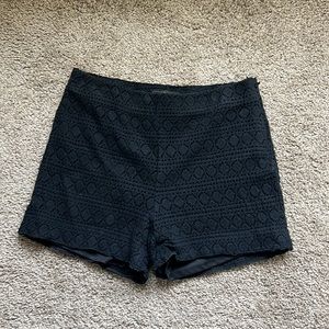 Crochet black short